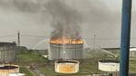 Dock Sud: un rayo provocó la explosión y el incendio de un tanque de petróleo en una destilería
