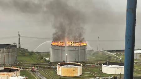 Incendio en Dock Sud. Foto: Instagram @forovecinalavellanedasegura