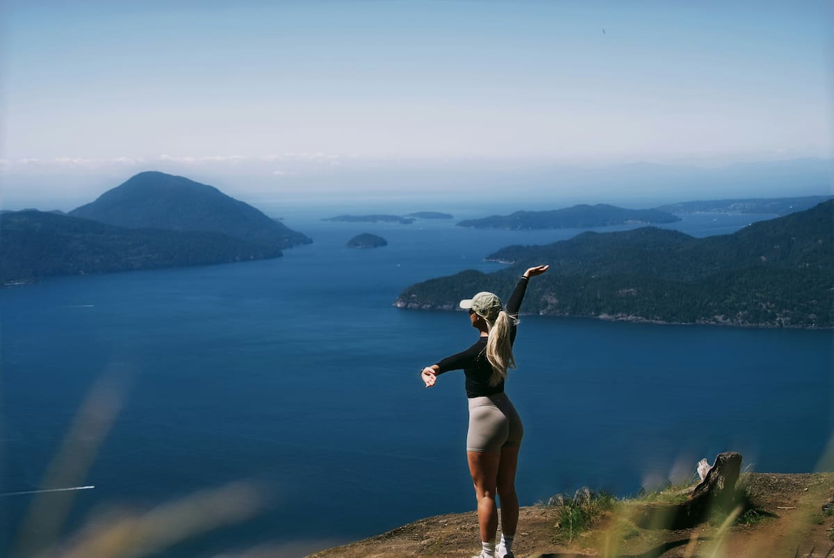 Mujer; viaje; naturaleza.