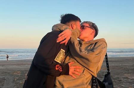 Juan Otero y su novio. Foto: Instagram @juanoterook