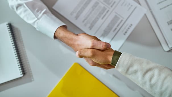 Qué hay de cierto sobre la jornada laboral de 13 horas en Argentina: la explicación oficial y el futuro de las horas extras