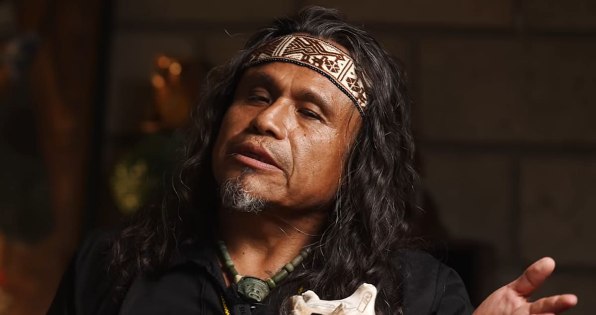 Edson Burgos, conocido como Coyote Sabio.