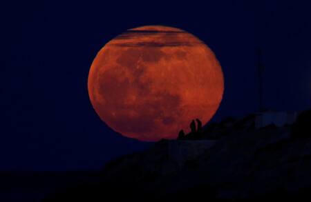 Luna de Nieve, Reuters