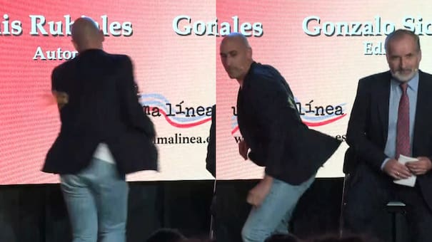 Esquivando huevazos: la insólita presentación del libro de Rubiales, el expresidente de la Federación Española de Fútbol destituido por acoso sexual