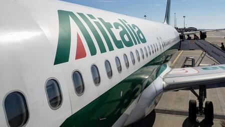 En fase de liquidación, Alitalia anunció el despido de más de 2.700 empleados