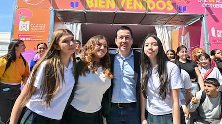 Quedó oficialmente inaugurada la Feria del Libro Malvinas Argentinas.