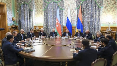 Reunión entre Armenia y Azerbaiyán. Foto: EFE