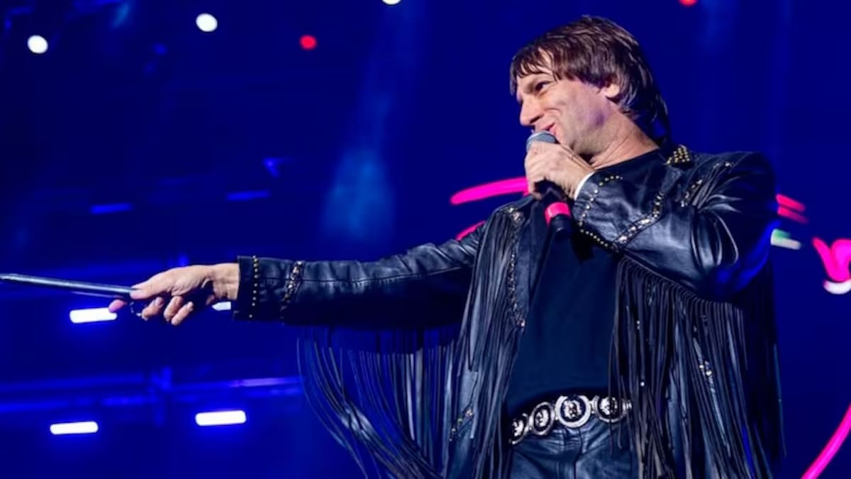 El cantante de Turf está internado en el Hospital Fernández desde la madrugada del viernes luego de sentir un gran dolor en el pecho y descompensarse.
