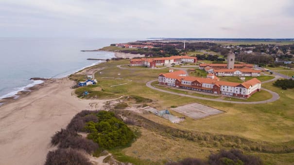 La provincia de Buenos Aires lanza su propio “Previaje” y busca reabrir el histórico Complejo Turístico de Chapadmalal