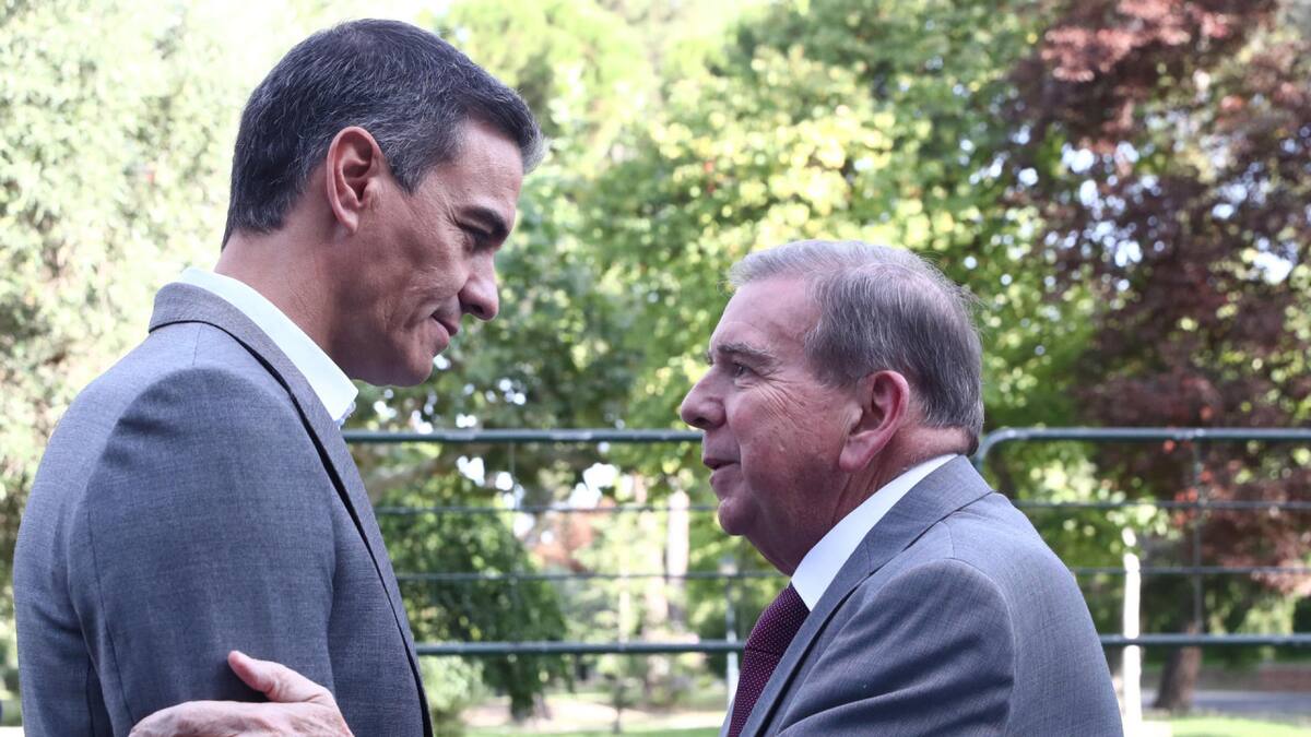 Pedro Sánchez, recibió al opositor venezolano Edmundo González. Foto: EFE