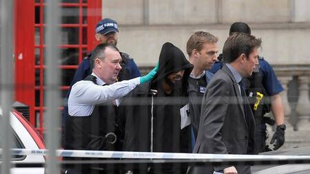 Hombre armado con cuchillo en Parlamento británico (Reuters)