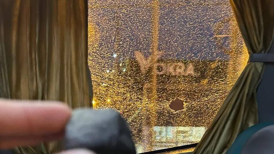 Agresión al micro de Tigre. Foto: Twitter @SC_ESPN