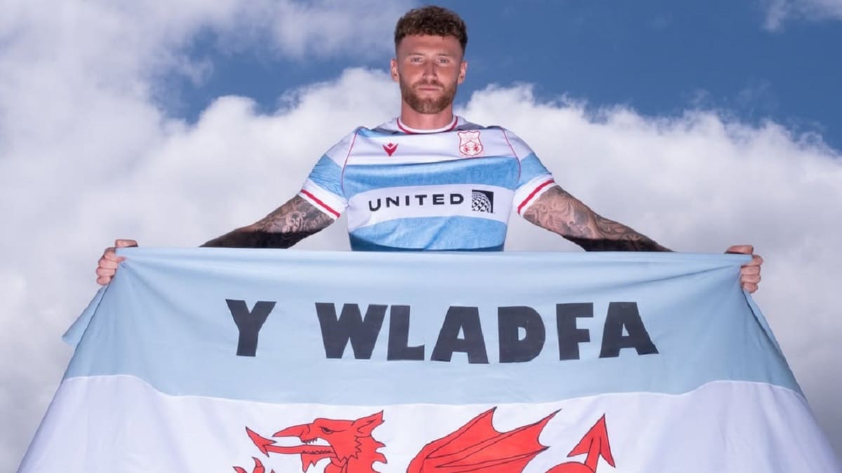 Wrexham presentó camisetas en honor a la Patagonia Argentina.