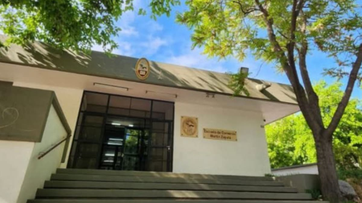 Apartaron a un profesor de una escuela de Mendoza por proyectar imágenes sexuales en medio de una clase