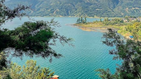Está en América Latina: dónde queda el lago más hermoso del mundo, un paraíso escondido que deslumbra