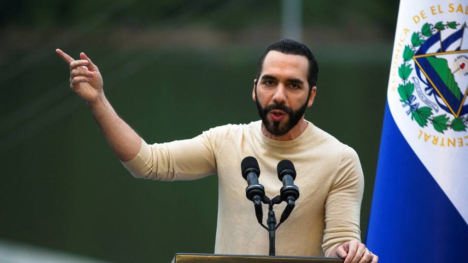 Nayib Bukele celebró su nueva candidatura presidencial. Foto: Reuters.