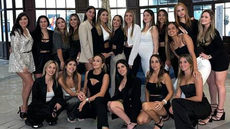 Las esposas de los jugadores tuvieron una cena cábala. Foto: Instagram/rocioesposito