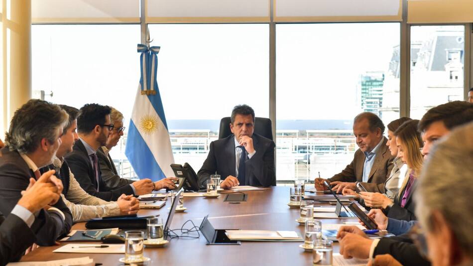 Sergio Massa se reunió junto a su equipo económico.