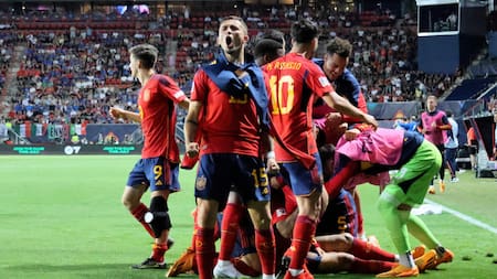 El festejo de España tras a vencer a Italia en las semis de la Nations League. Foto: Reuters.