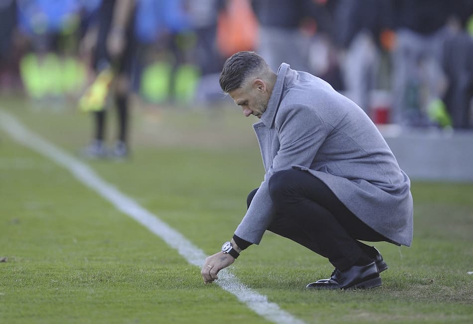 Martín Demichelis alternó en el once inicial y perdió ante Barracas Central. Foto: Télam.