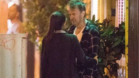 Declaraciones de la exnovia de Matthew Perry: "Estaba embarazada y me mandaba a comprarle drogas"