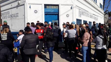 Incidentes en un colegio de Bernal por supuesto caso de abuso.