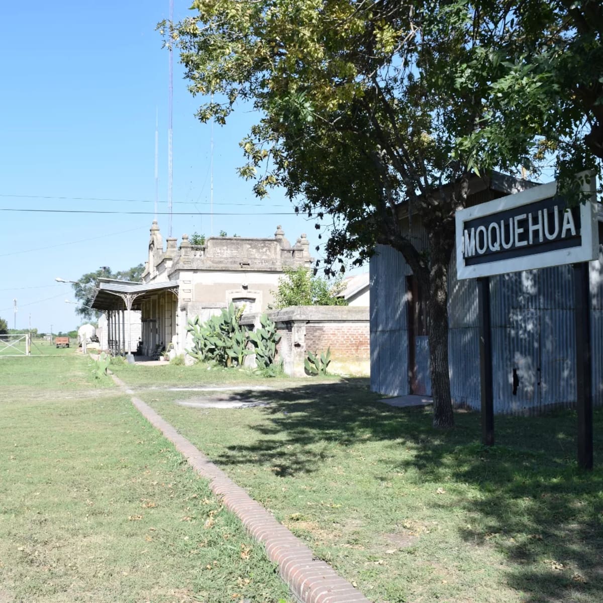 Moquehuá tiene algo que no se fabrica: identidad. Y quizás ahí esté su mayor encanto