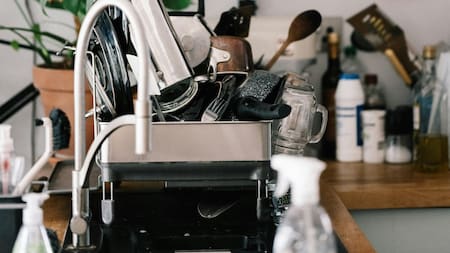 El truco para desengrasar las ollas de forma fácil. Foto Unsplash.