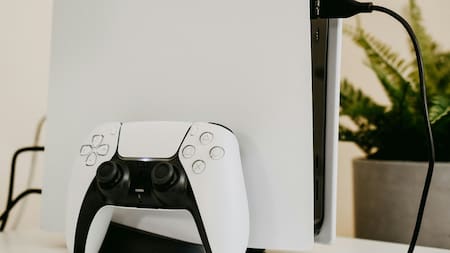 PlayStation 5; consolas; videojuegos. Foto: Unsplash.