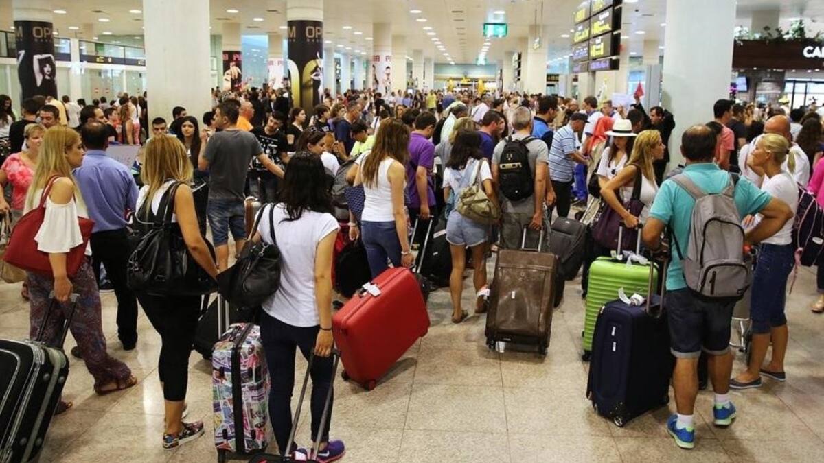 Gente en aeropuerto