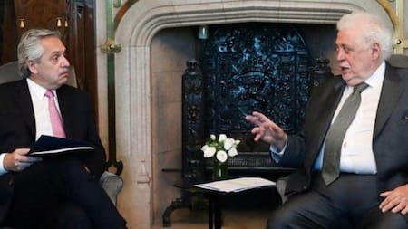 El presidente se reunió con Ginés González García, para comenzar a planificar la vacunación contra el COVID-19