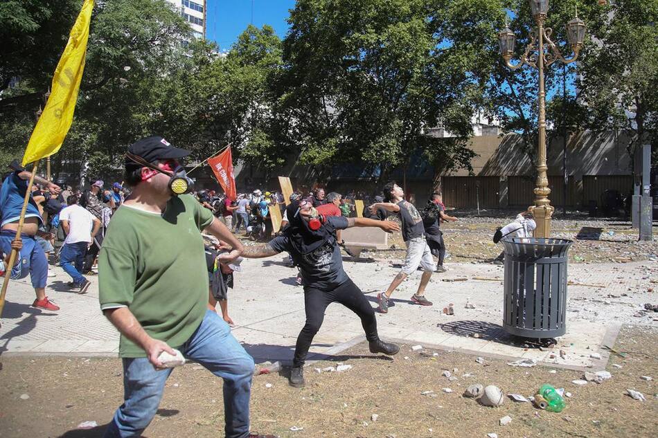 Incidentes en el Congreso por Reforma Previsional (NA)