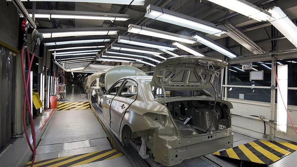 Peugeot suspendió 2.000 trabajadores por crisis en la industria automotríz