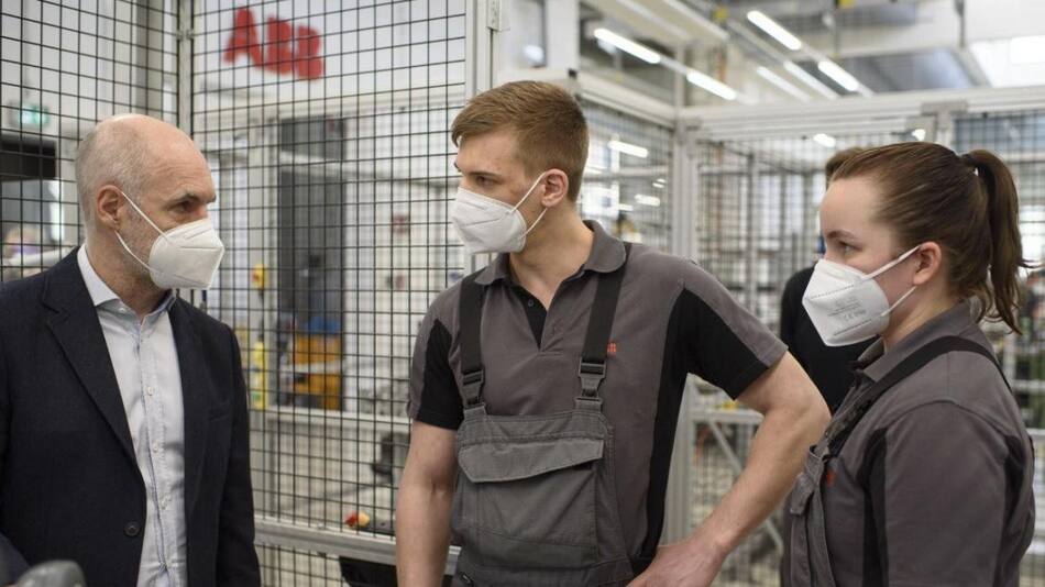 Rodríguez Larreta, en Berlín, Alemania, recorrió un centro de formación donde los jóvenes realizan prácticas educativas en ámbitos laborales. Foto NA
