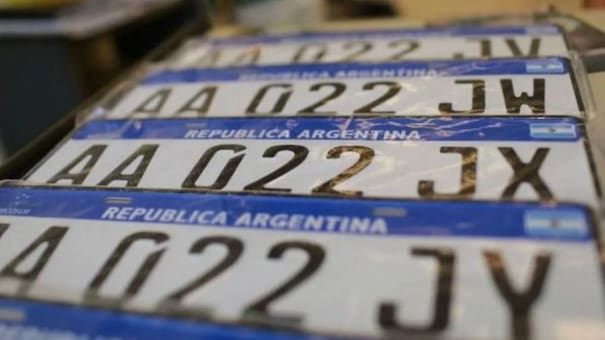 Nunca lo hagas: el millonario monto de la multa por tapar la patente del auto