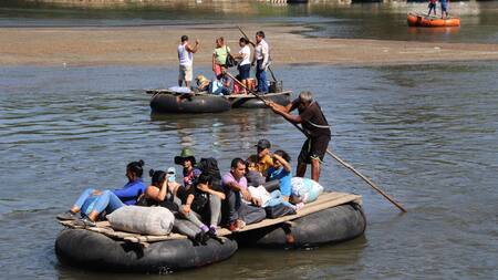 Cientos de migrantes quedan varados con temperaturas bajo cero en el río Bravo entre México y los Estados Unidos