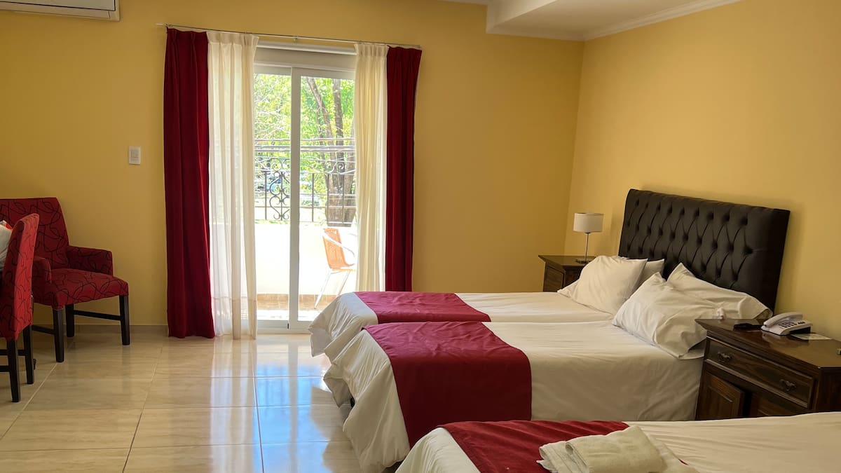 Hotel San Carlos, San Antonio de Areco.