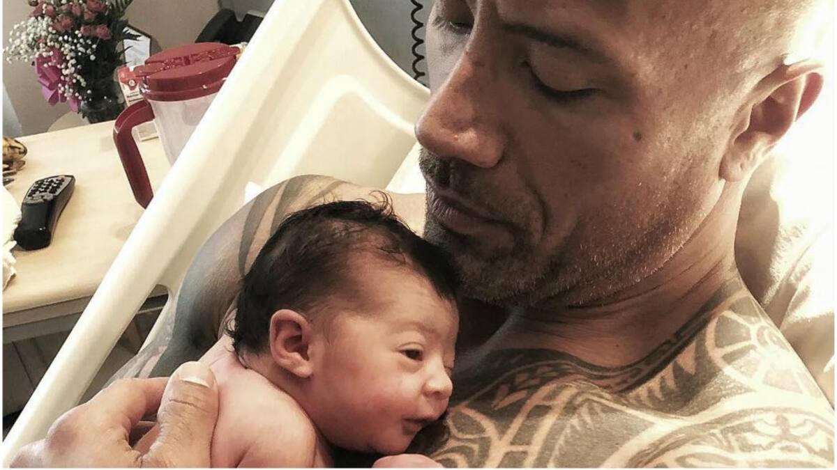 Dwayne Johnson "La Roca" presentó a su hija recién nacida