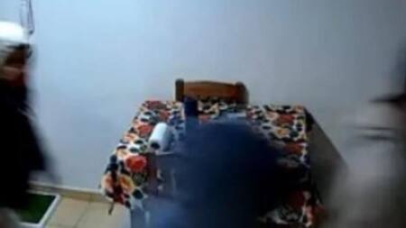 Así entraban al departamento. Foto: Captura.