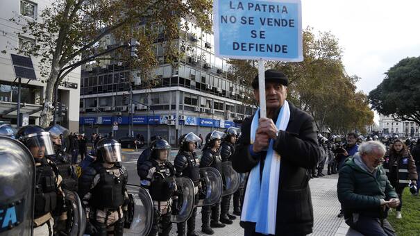 Marcha de jubilados en el Congreso: nueva jornada de tensión entre manifestantes y Gendarmería