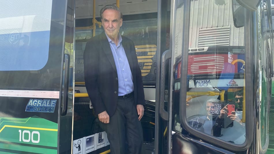 Miguel Ángel Pichetto visitó los Concesionarios Mega Car y Todo Bus. Foto: X @MiguelPichetto