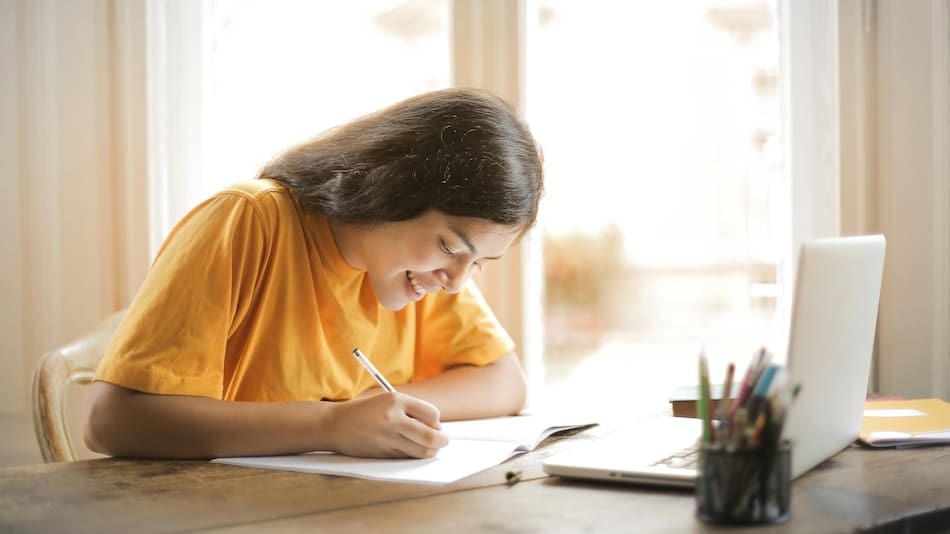 Estudiando; estudios; aprendizaje; conocimiento.