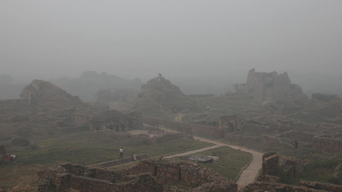 Nueva Delhi, India, bajo altos niveles de contaminación en el aire. Foto: EFE.