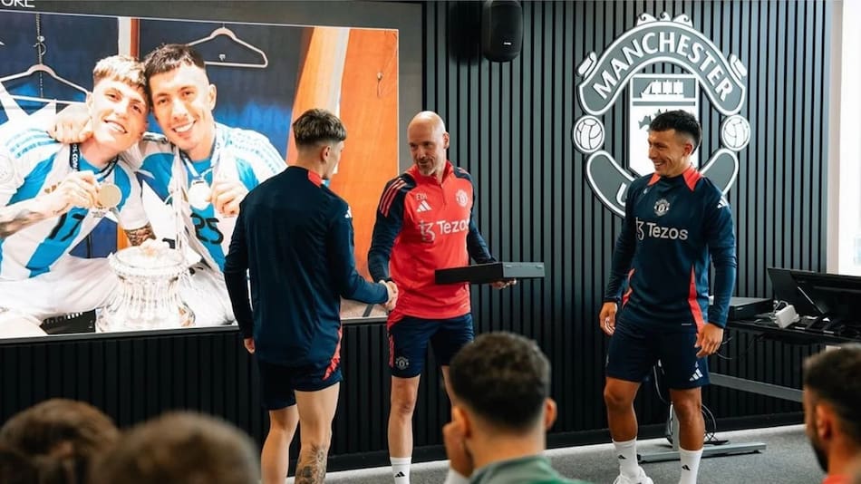 Lisandro Martínez y Alejandro Garnacho, en el Manchester United. Foto: Reuters.