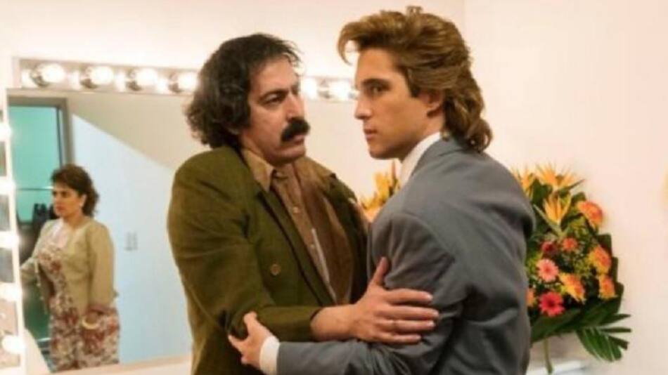Martín Bello y Diego Boneta caracterizados como Tito Gallego y Luis Miguel.