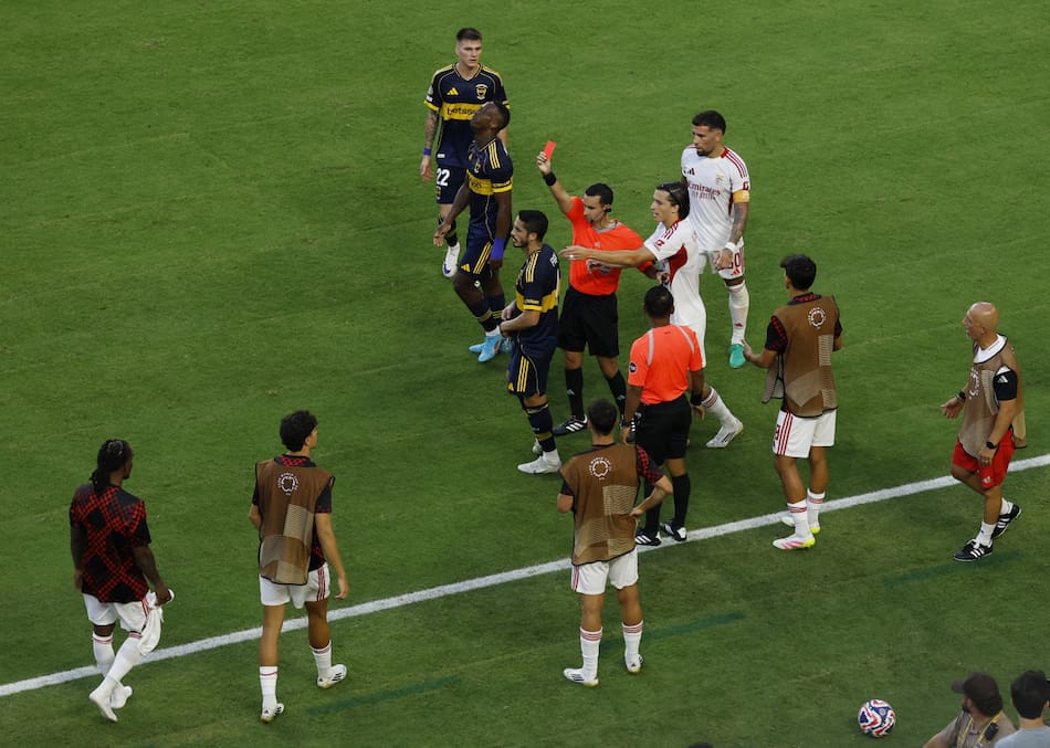 Expulsión de Nicolás Figal en el Mundial de Clubes. Foto: REUTERS/Marco Bello