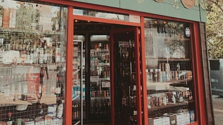 Cierra una distribuidora histórica y 300 familias quedan en la incertidumbre