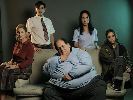 La Ballena llega al teatro con Julio Chávez, Emilia Mazer, Laura Oliva y gran elenco. Foto: Rimas Producciones