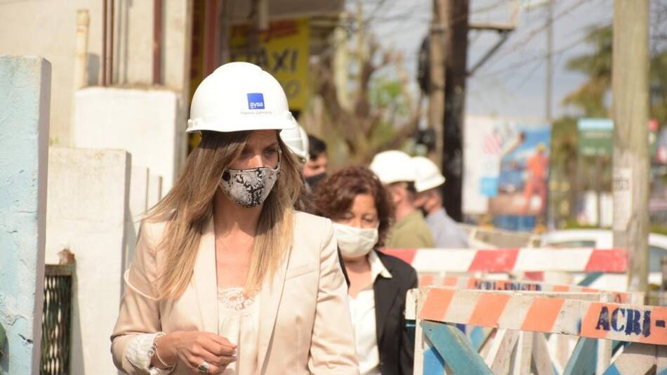 Malena Galmarini supervisó obra de cloaca para 10.000 vecinos de Tigre junto a concejales