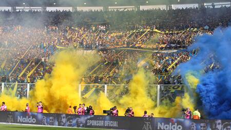 El color de los hinchas de Boca en el Superclásico. Foto: NA